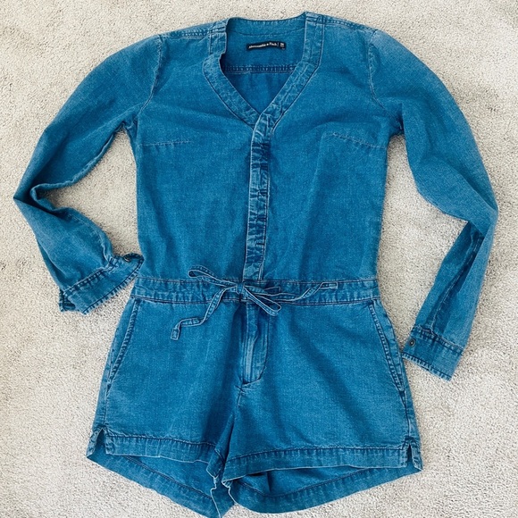 Abercrombie & Fitch Denim Long Sleeves V-Neck Romper - Picture 1 of 3